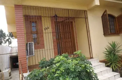Casa para venda - 250m², 3 dormitórios, sendo 3 suites, 7 vagas - medianeira