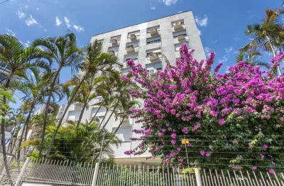 Apartamento no petrópolis de 2 dormitórios dependência e vaga desocupado