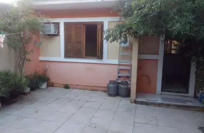 Casa 02 dormitórios com 02 vagas, no bairro hípica, em porto alegre rs.
