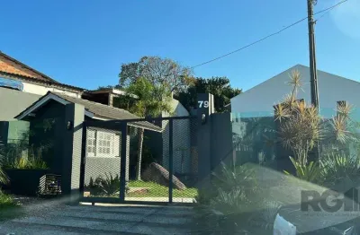 Casa 3 dormitórios  1 suíte, 2 vagas, condomínio com piscina 240,22m² privativos