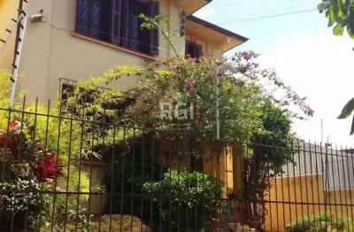 Casa com 3 quartos à venda na Rua Oscar Schneider, 47, Medianeira, Porto Alegre