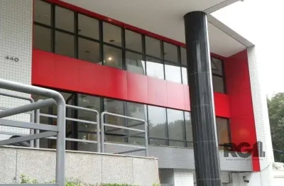 Loja com 113m² de área privativa no bairro três figueiras