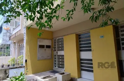 Casa com 2 quartos à venda na Rua Giordano Bruno, 239, Rio Branco, Porto Alegre