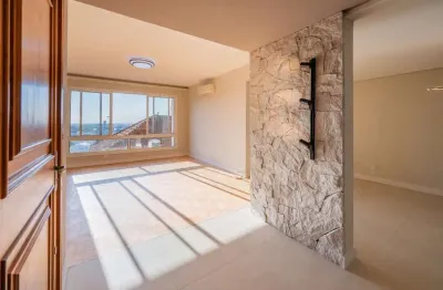 Apartamento com 3 suítes com vista e totalmente reforamdo no moinhos de vento