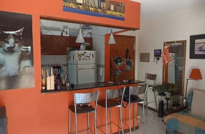 Apto de 01 dormitório com sacada , elevador na cidade baixa