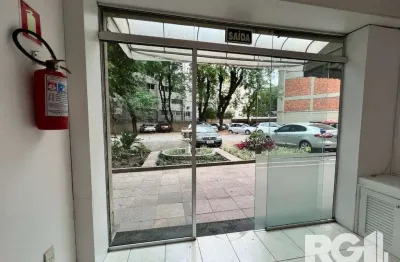 Loja térrea em condomínio de 45 m2 com vaga para alugar no bairro floresta.