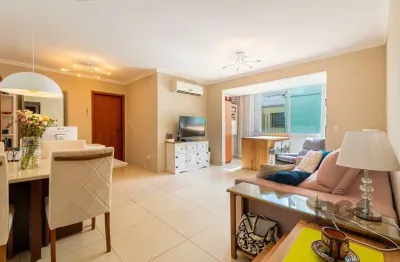 Apartamento de três quartos, suíte e uma vaga de garagem no bairro petrópolis em