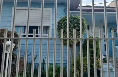 Casa com 3 quartos à venda na rua são francisco, 595, santana, porto alegre, 591 m2 por r$ 1.500.000