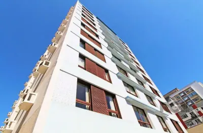 Apartamento de três quartos, suíte e uma vaga de garagem no bairro independência