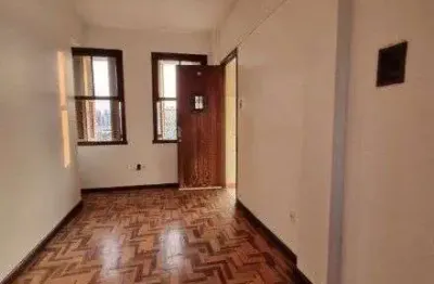 Apartamento de frente com 1 dormitório para venda no bairro cidade baixa em port
