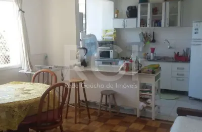 Apartamento  com 2 quartos , baixo custo condominial no menino deus!