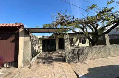 Casa com 3 quartos à venda na Rua Criciúma, 273, Guarujá, Porto Alegre