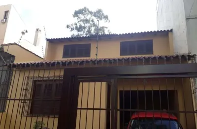 Casa sobrado no bairro auxiliadora de 3 dormitórios e 3 vagas