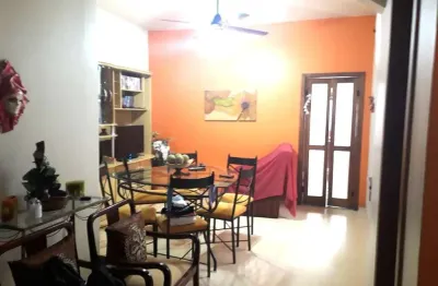 Casa sobrado no bairro Auxiliadora de 3 dormitórios e 3 vagas