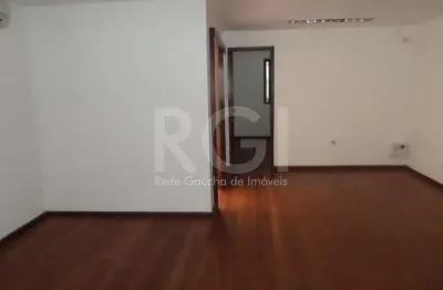Casa comercial com pavilhão de 294,03m² no bairro são geraldo -porto alegre