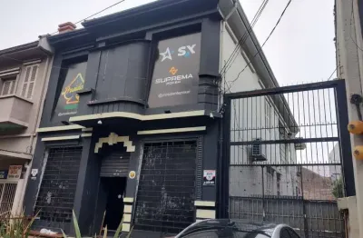 Vende casa comercial  podendo ser usado para vários seguimentos