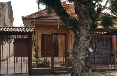 Casa com 3 quartos à venda na Rua Dona Firmina, 766, Vila São José, Porto Alegre