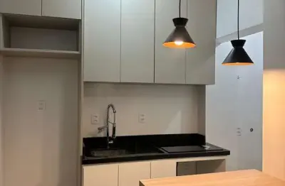 Oportunindade!!! apartamento desocupado no coração do centro histórico de porto