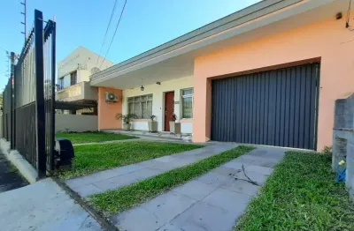 Casa com 4 quartos à venda na Avenida Clemenciano Barnasque, 368, Teresópolis, Porto Alegre