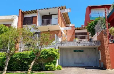 Casa com 3 quartos à venda na Rua Teixeira de Carvalho, 197, Medianeira, Porto Alegre