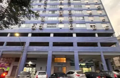 Apartamento na cidade baixa de 2 dormitórios e vaga desocupado