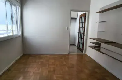 1 dormitório semi mobiliado na melhor localização do centro histórico