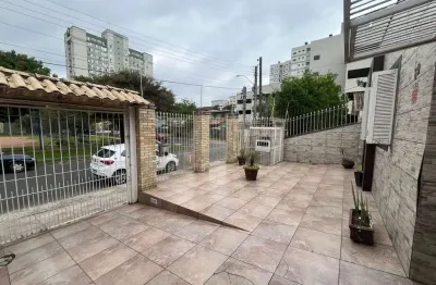 Duas casas no mesmo terreno – conforto, espaço e excelente localização!