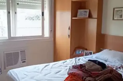 Apartamento de 2 quartos, suíte e 1 vaga de garagem no bairro cidade baixa