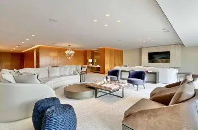 Mansão suspensa mobiliada no las piedras com piscina e vista para a mata nativa