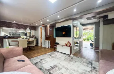 Casa em condomínio com 03 quartos, 01 suíte e 02 vagas cobertas - teresópolis