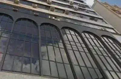 Sala Comercial 52m² na Praça 15 de Novembro — Elevador e Portaria