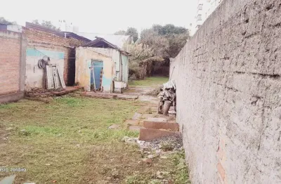 Terreno medindo 342,67m² no bairro Rio Branco/Santana em Porto Alegre