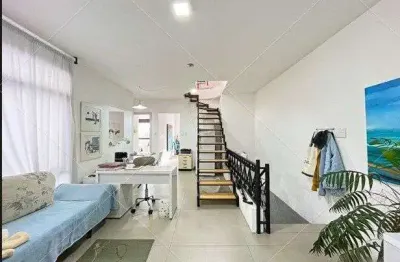 Casa para Venda - 3 dormitórios, sendo 1 suites, 2 vagas - Menino Deus