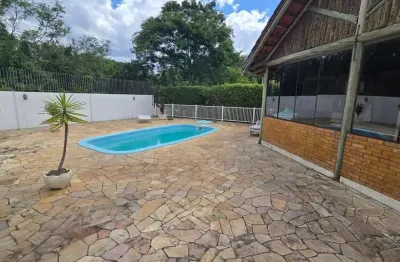 Casa em condomínio fechado com 3 dormitórios-1 suíte no Bairro Guarujá