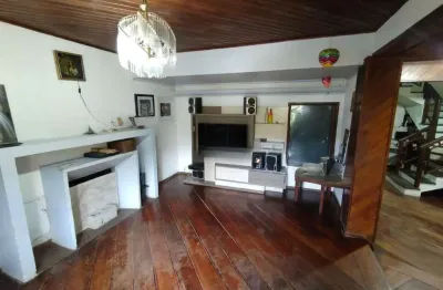 Casa com 3 quartos à venda na Rua Erechim, 211, Nonoai, Porto Alegre