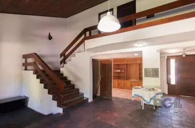Casa com 3 quartos à venda na Avenida Monte Cristo, 46, Vila Nova, Porto Alegre