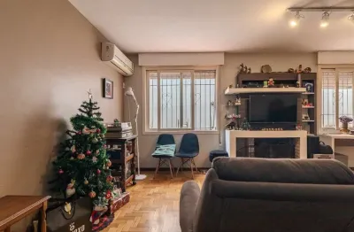 Apartamento de 3 dormitórios, 2 vagas no bairro Moinhos de Vento.