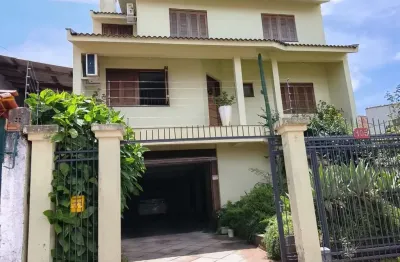 CASA / SOBRADO 5D e 10 vagas 3 Banheiros - Pátio enorme c/ Jacuzi e Pergolado -