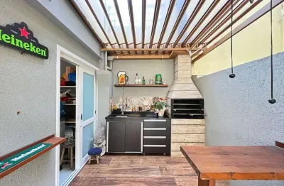 Casa com 3 quartos e 2 vagas em condomínio fechado no bairro Tristeza