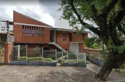 Casa para Venda - 350m², 3 dormitórios, sendo 2 suites, 5 vagas - Santo Antonio