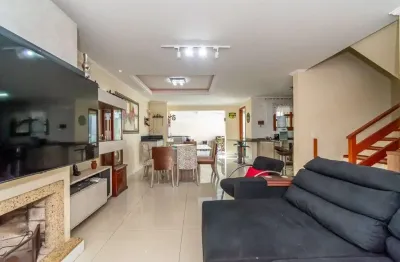 Excelente casa com 158,9m2 de área privativa, 3 dormitórios, 1 suíte, e 2 vagas.