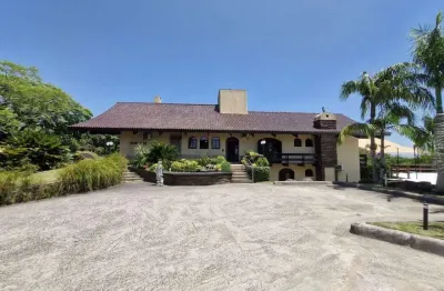 Residência de alto padrão no CONDOMÍNIO HORIZONTAL JARDIM DO SOL na zona sul de