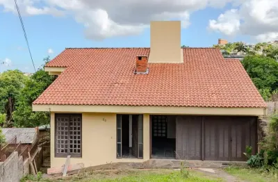 Casa à Venda na Rua da Gruta – 241,99m² – Próxima ao Hospital Divina Providência