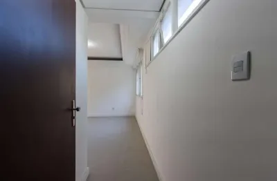 Apartamento à venda no bairro Moinhos de Vento, em Porto Alegre – RS. Com área p