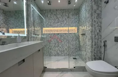 Descubra o privilégio de morar em um dos endereços mais desejados do rio de janeiro! este magnífico apartamento, situado no coração de copacabana, oferece 300m² de puro conforto e elegância no renomad
