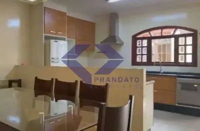 Sobrado a venda  com 136m² 2 suítes e 2 vagas  no jardim aeroporto