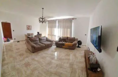 Amplo apartamento de 2 dormitórios no bairro do embaré!
