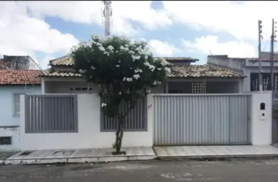 Casa com 3 quartos à venda na Avenida Luciano Monteiro Sobral, 17, Luzia, Aracaju