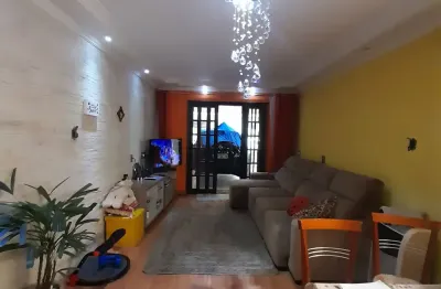 Vende _ se linda casa térrea ao lado da,estação varginha e terminal .