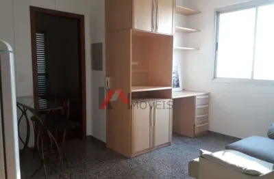 Apartamento todo mobiliado de 1 suíte,  com armários e varanda. 01 vaga . port. 24 h.